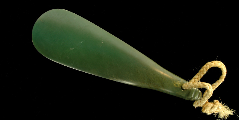 OM RW Mere Pounamu