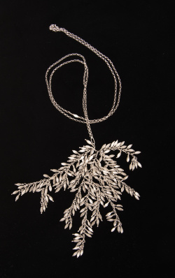 Figure 3 Rice seed pendant