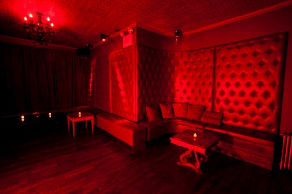 Th red room