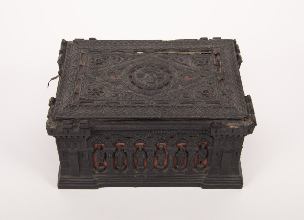 Figure 1 Carton pierre casket F51 152